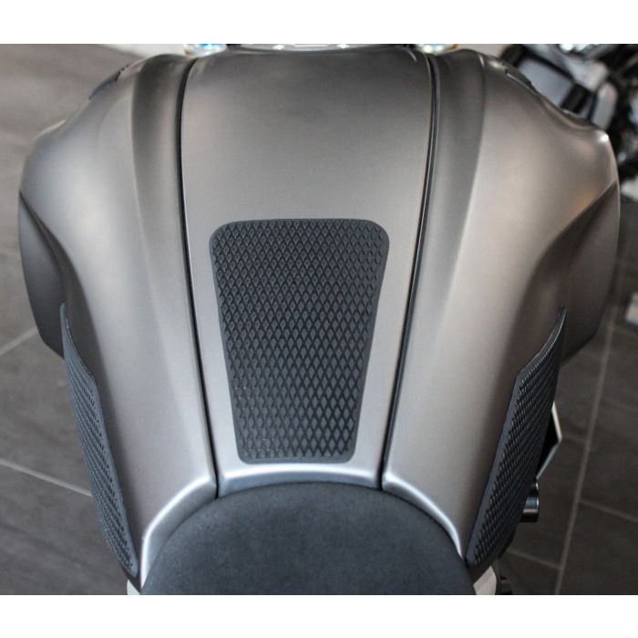 【未入荷!!】DUCATI DIAVEL タンクプキャップ プロテクター